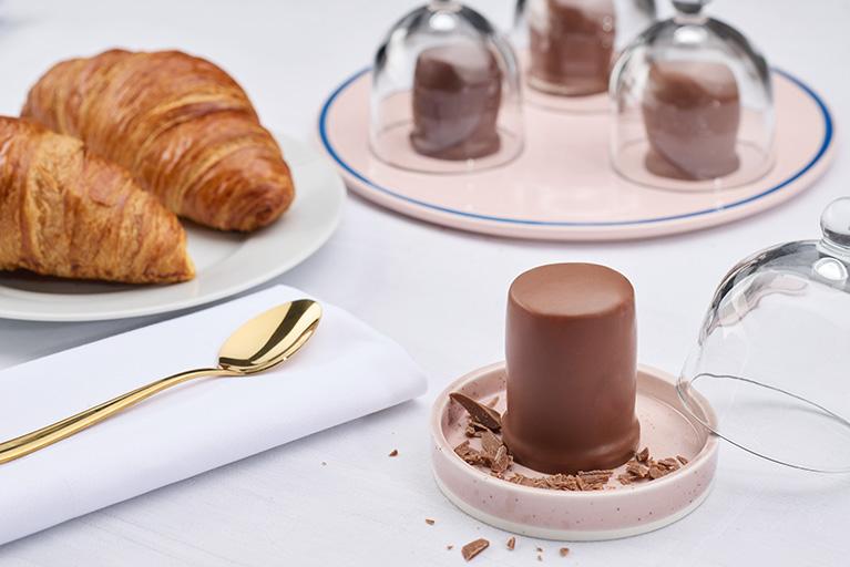 Schokoküsse, Tisch, Gipfeli